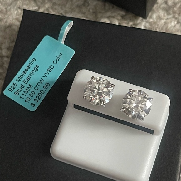 NWT 10CTW 11mm vvsd $3200 moissanite stud screw back earrings
